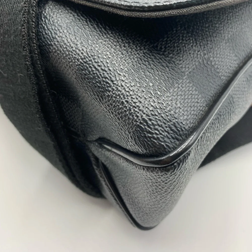 Louis Vuitton Damier Graphite Messenger Bag - Black